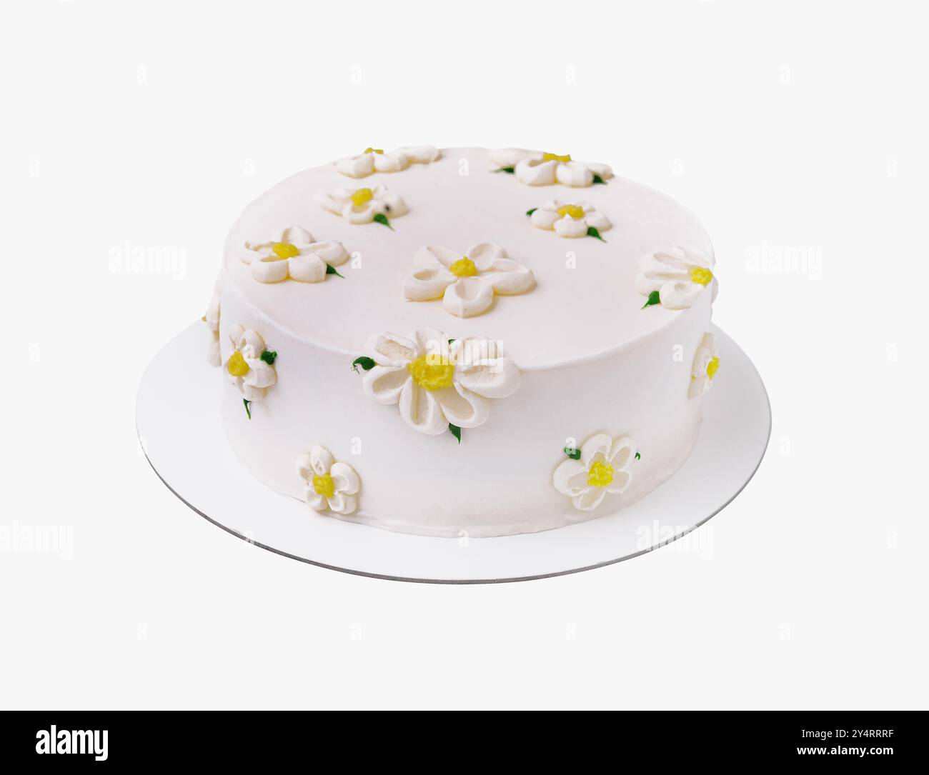 Squisita ed elegante torta a margherita bianca con fiori di zucchero fondenti fatti a mano. Perfetto per un compleanno o un matrimonio. Una deliziosa pasticceria gourmet Foto Stock