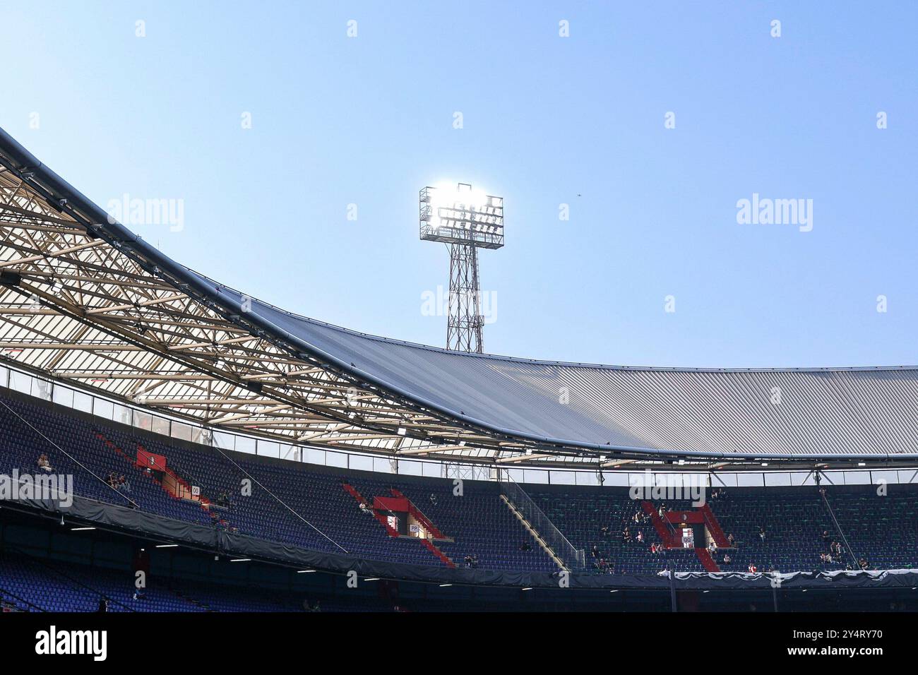 19.09.2024, Fussball, Saison 2024/2025, UEFA Champions League, 1. Spieltag, Feyenoord Rotterdam - Bayer 04 Leverkusen, Flutlichtmast im De Kuip Stadion, foto: Dennis Ewert/RHR-FOTO Foto Stock