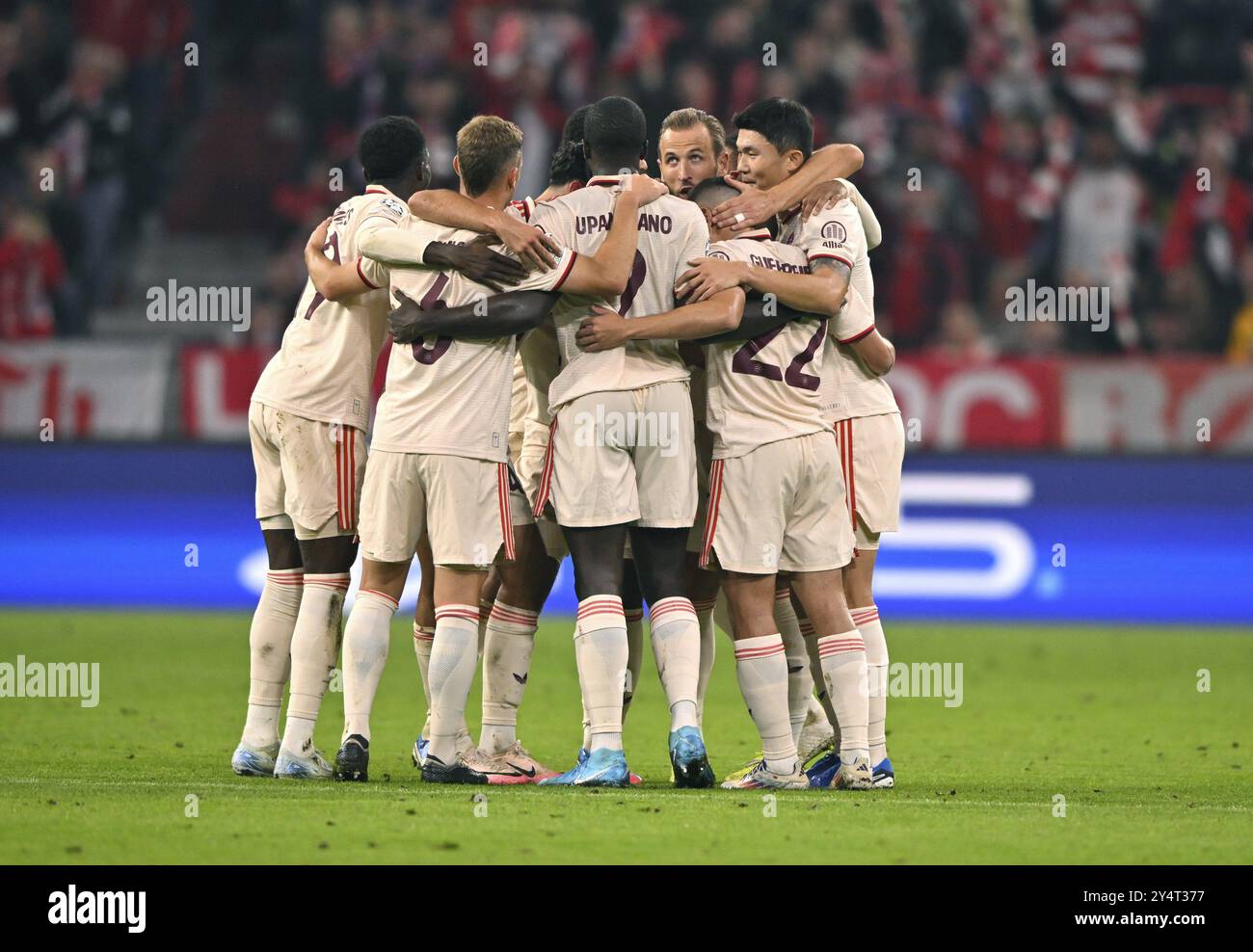 Celebrazione della porta Harry Kane FC Bayern Muenchen FCB (09) min-jae Kim FC Bayern Muenchen FCB (03) Joshua Kimmich FC Bayern Muenchen FCB (06) Alphonso da Foto Stock