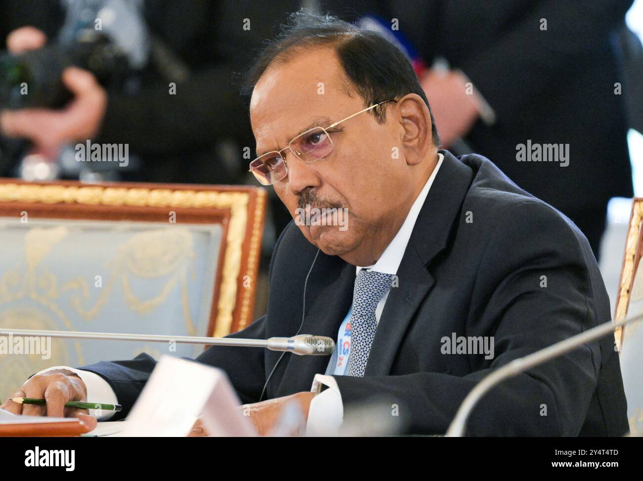 Strelna, Russia. 12 settembre 2024. Ajit Doval, consigliere indiano per la sicurezza nazionale, ascolta durante un incontro con alti funzionari BRICS responsabili per le questioni di sicurezza e il presidente russo Vladimir Putin al Palazzo di Costantino, il 12 settembre 2024 a Strelna, San Pietroburgo, Russia. Crediti: Kristina Kormilitsyna/BRICS Pool/Alamy Live News Foto Stock