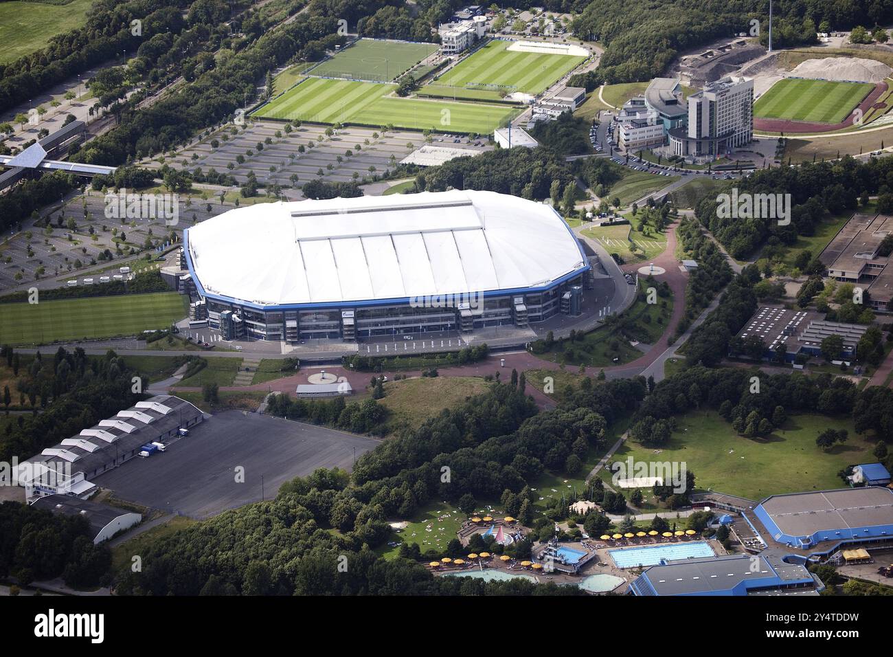 Schalke Arena, Gelsenkirchen, campo di allenamento sullo sfondo Foto Stock