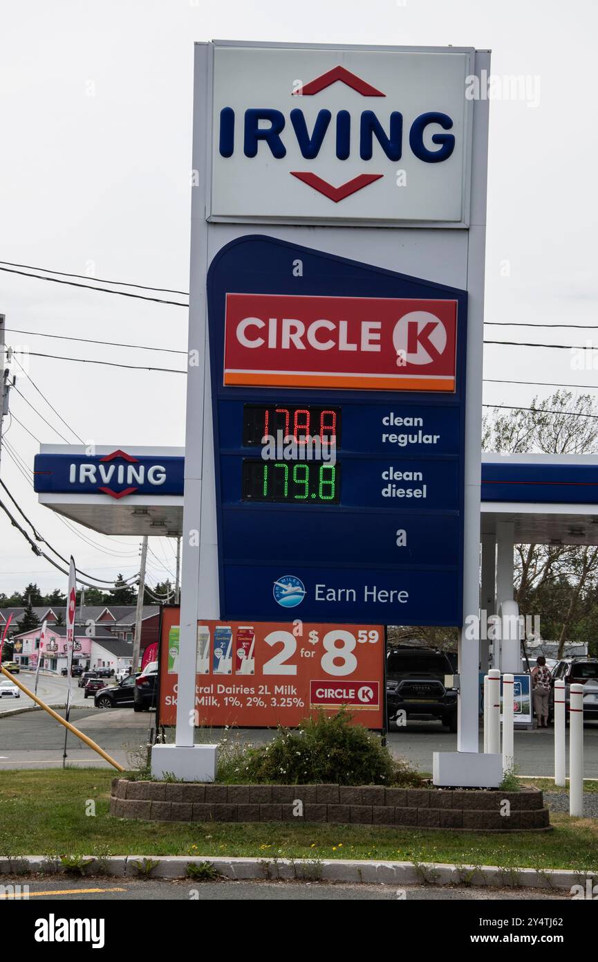 Irving Oil e Circle K segnalano il fiume Manuels sulla Conception Bay Highway a Conception Bay South, Newfoundland & Labrador, Canada Foto Stock