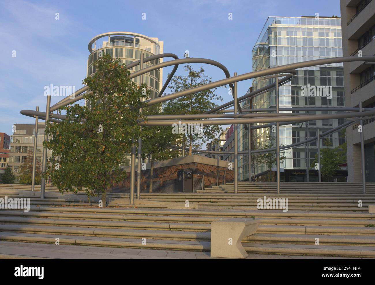 HafenCity è un quartiere nel distretto di Amburgo-Mitte, Amburgo, Germania, Europa. Si trova sull'isola del fiume Elba Grasbrook, sull'ex porto di Foto Stock