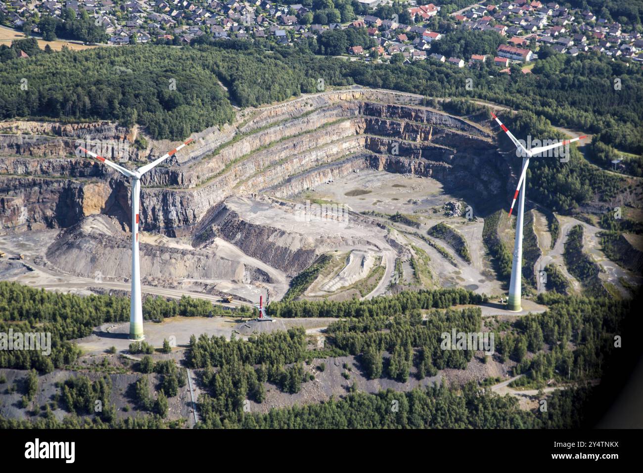 Turbine eoliche nella cava di Piesberg vicino a Ossnabrueck. Bassa Sassonia Foto Stock