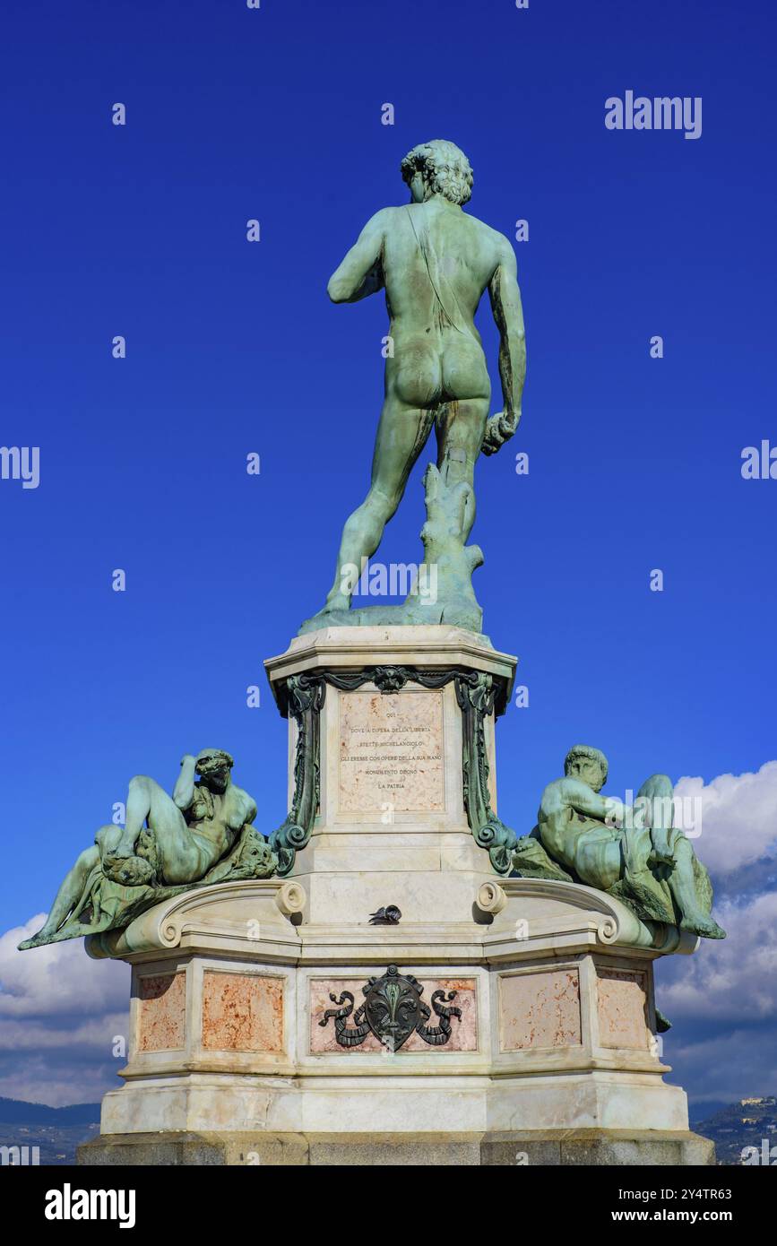 Piazzale Michelangelo (Piazza Michelangelo) con statua in bronzo del David, la piazza con vista panoramica di Firenze, Italia, Europa Foto Stock