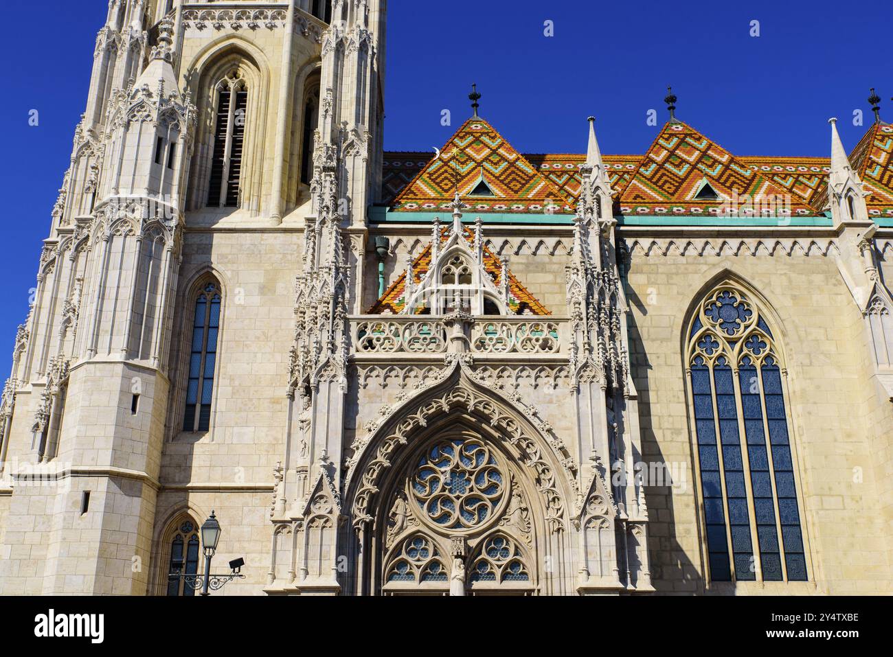 Chiesa di Mattia, chiesa cattolica situata nella Piazza della Santissima Trinità, quartiere del Castello di Buda, Budapest, Ungheria, Europa Foto Stock