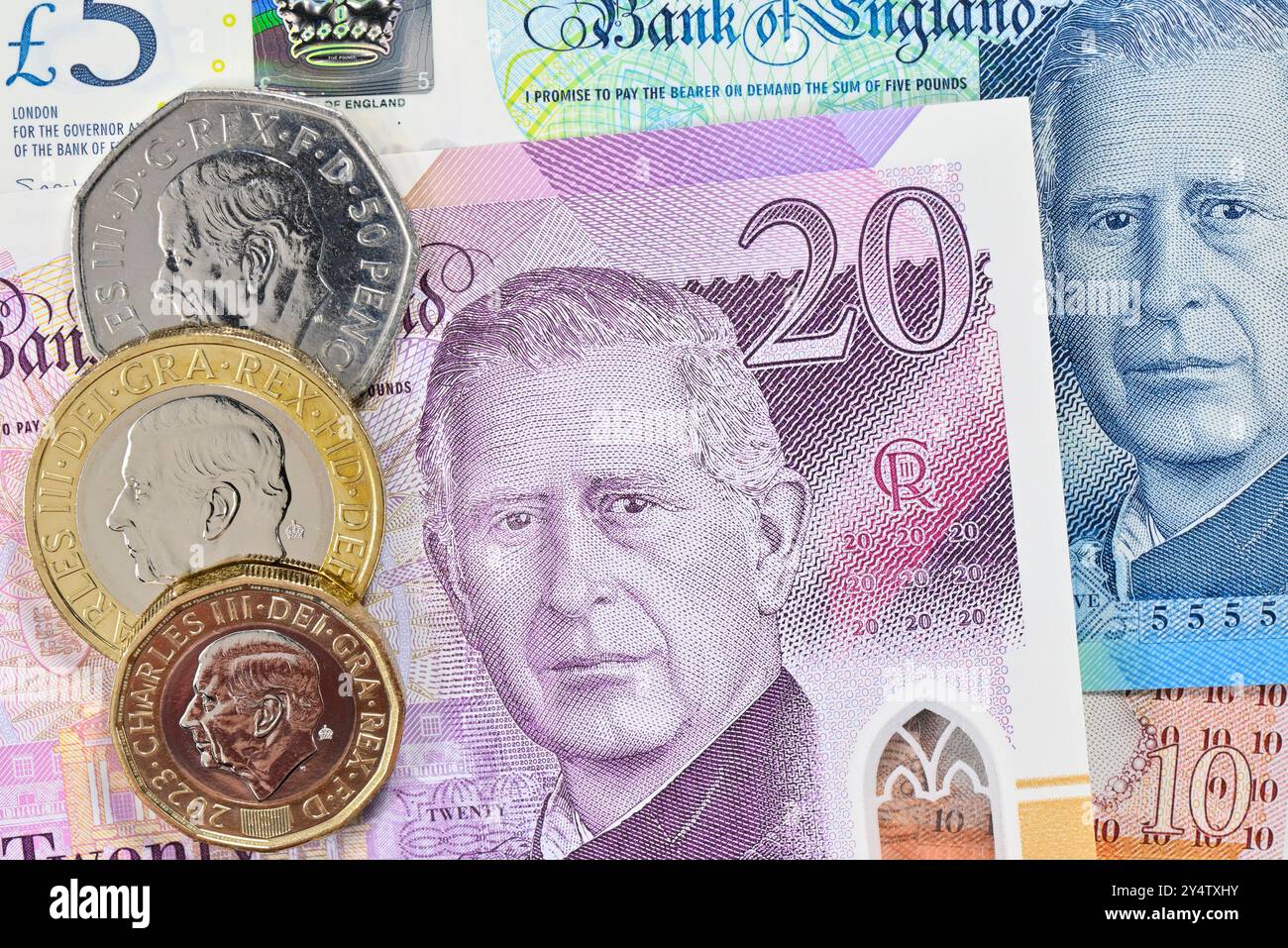 Charles III British Curency - nuove banconote e monete Foto Stock