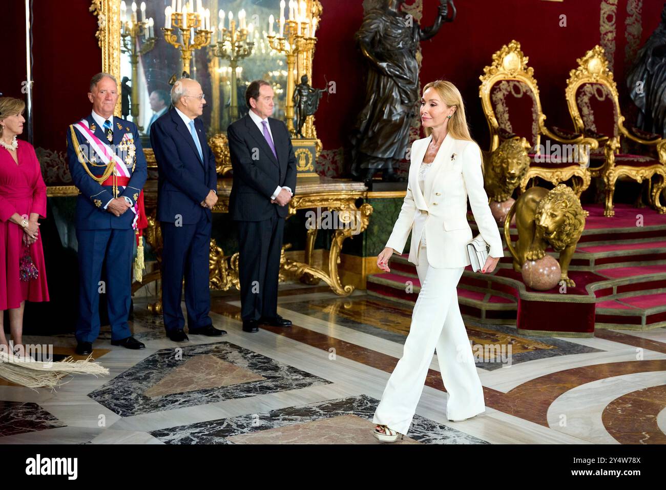Il re Felipe vi di Spagna, la regina Letizia di Spagna, la principessa Leonor, Esther Alcocer Koplowitz partecipa ad un ricevimento per la giornata Nazionale al Palazzo reale il 12 ottobre 2023 a Madrid, Spagna. Foto Stock