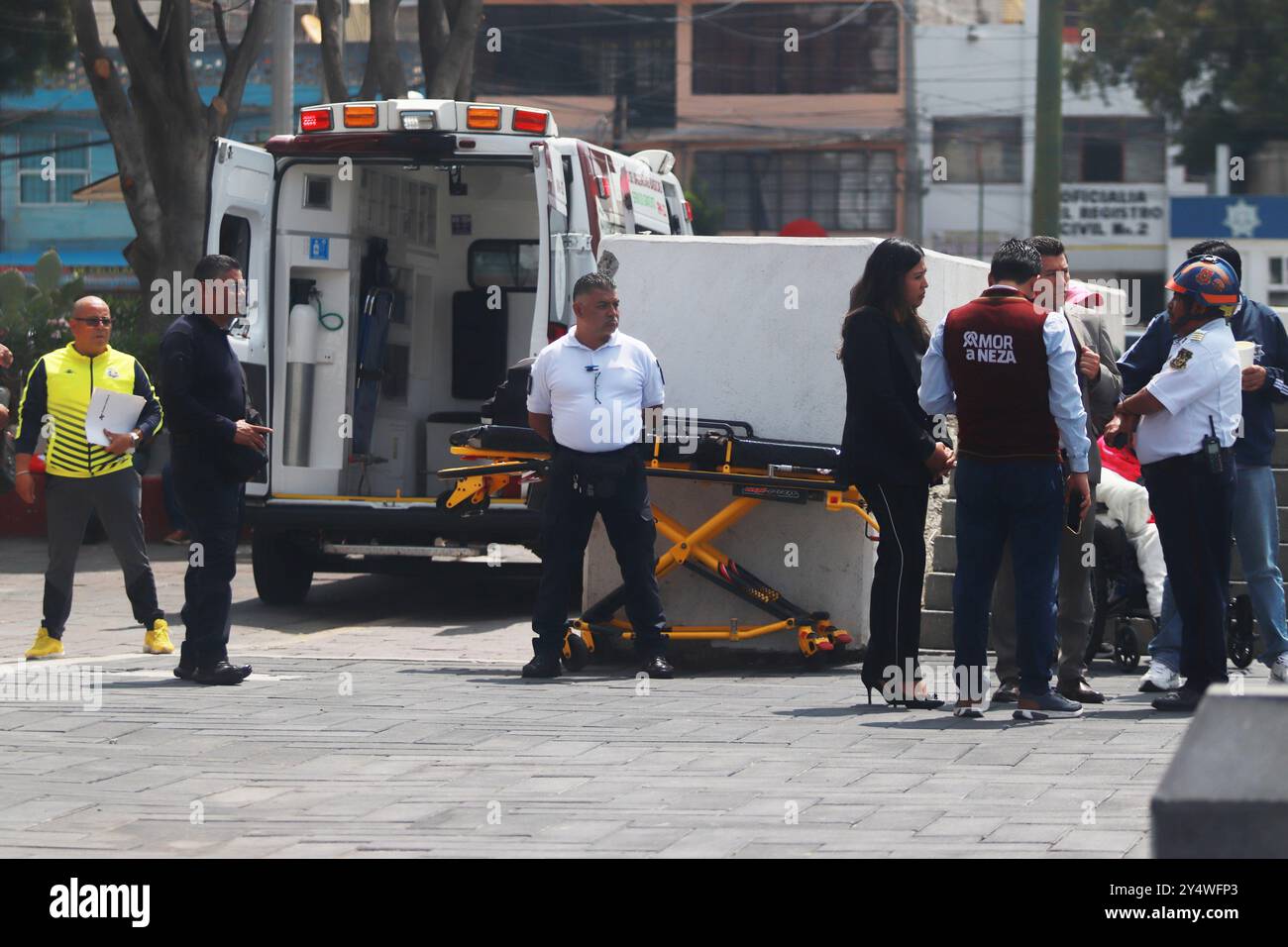 Nezahualcoyotl, Messico. 19 settembre 2024. Cittadini messicani che prendono parte all'esercitazione nazionale del 2024 di un ipotetico terremoto di magnitudo 7,5 Richter scala sismologica con epicentro a Guerrero presso il palazzo municipale di Nezahualcoyotl. Il 19 settembre 2024 nello Stato del Messico, Messico. (Foto di Carlos Santiago/ Eytepix Group) credito: Eyepix Group/Alamy Live News Foto Stock