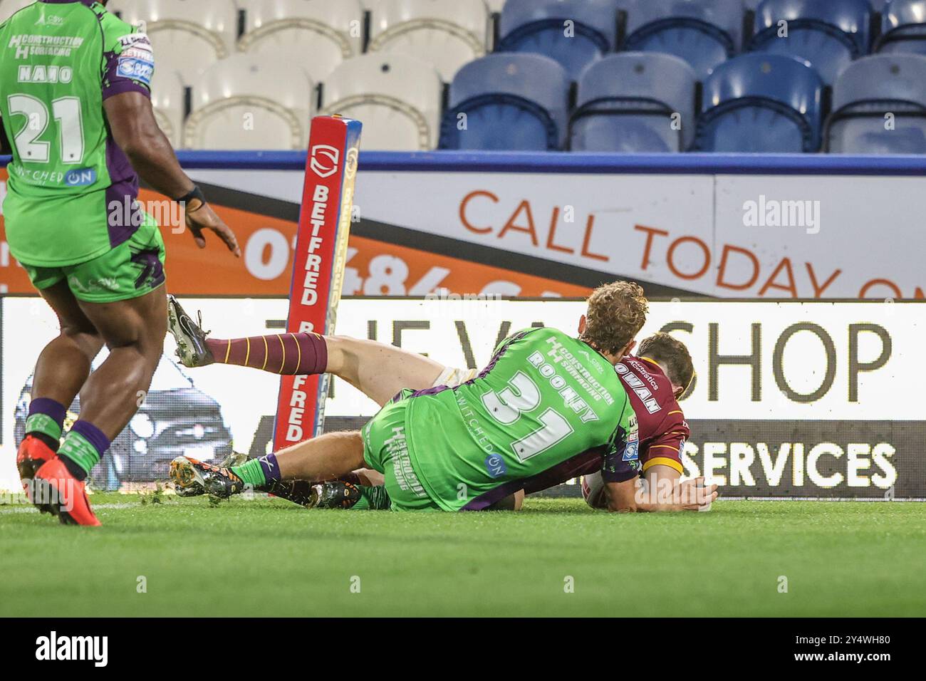 Aidan McGowan degli Huddersfield Giants si aggiudica per una prova durante il Betfred Super League Round 27 partita Huddersfield Giants vs Castleford Tigers al John Smith's Stadium, Huddersfield, Regno Unito, 19 settembre 2024 (foto di Alfie Cosgrove/News Images) Foto Stock