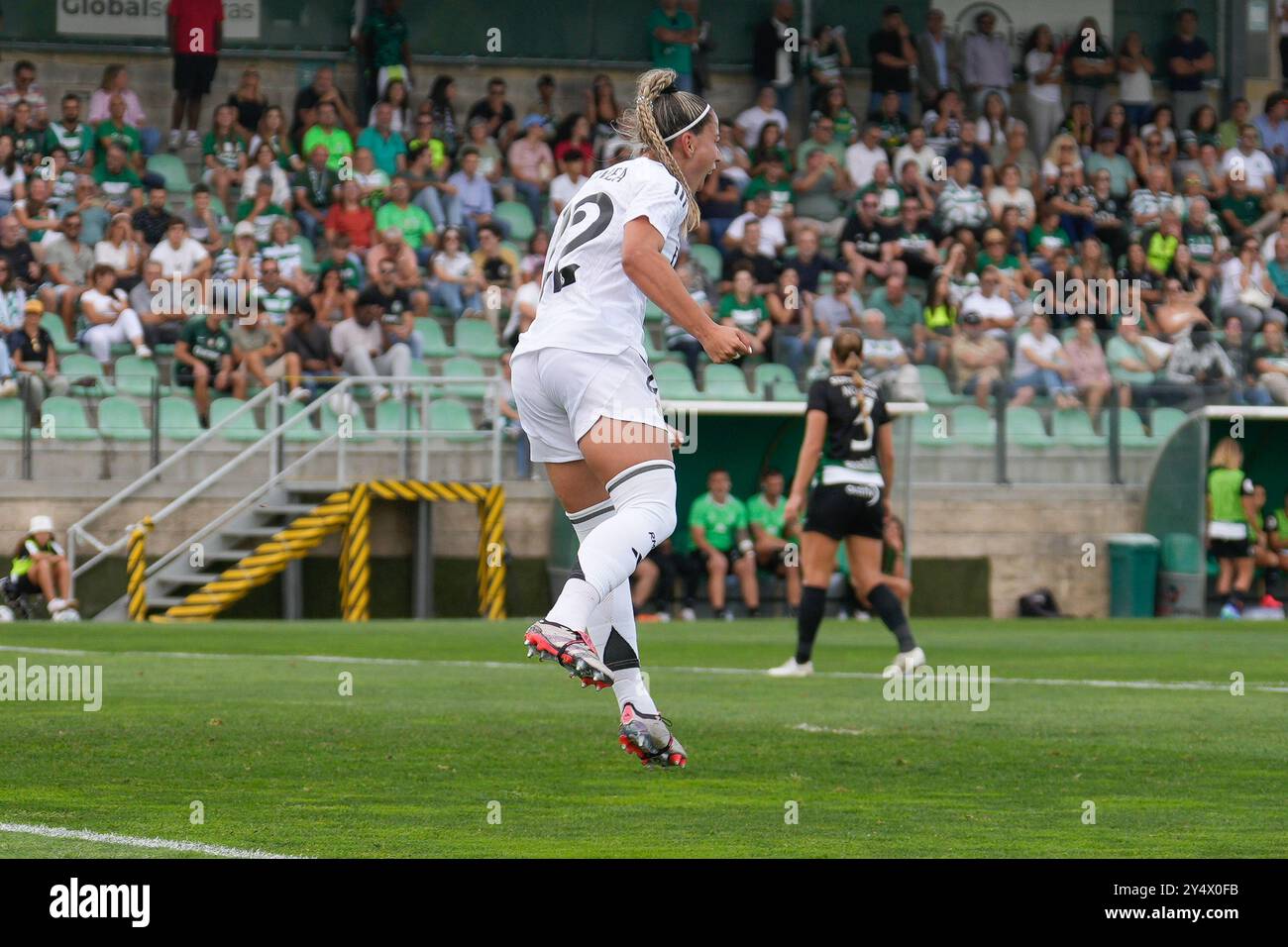 Alcochete, Portogallo. 19 settembre 2024. L'Athenea del Castillo Beivide del Real Madrid CF celebra il suo gol durante la partita di andata tra lo Sporting CP e il Real Madrid CF all'Estadio Aurelio Pereira. Punteggio finale: Sporting CP 1: 2 Real Madrid CF. Credito: SOPA Images Limited/Alamy Live News Foto Stock