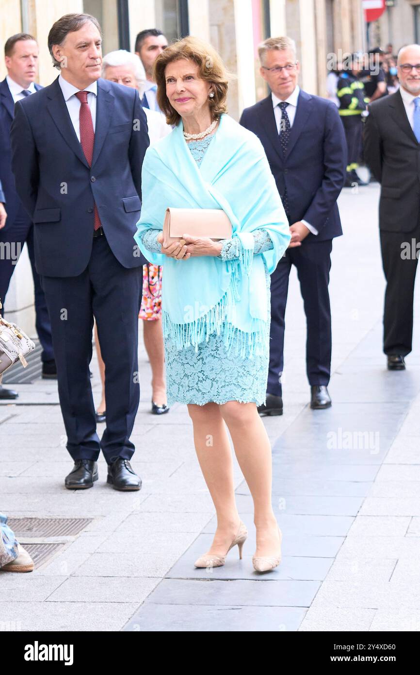 La regina Silvia di Svezia partecipa al Concerto in occasione del "Global Summit NEURO 2020/2022" al Liceo Theatre il 21 giugno 2022 a Salamanca, Spagna. Foto Stock