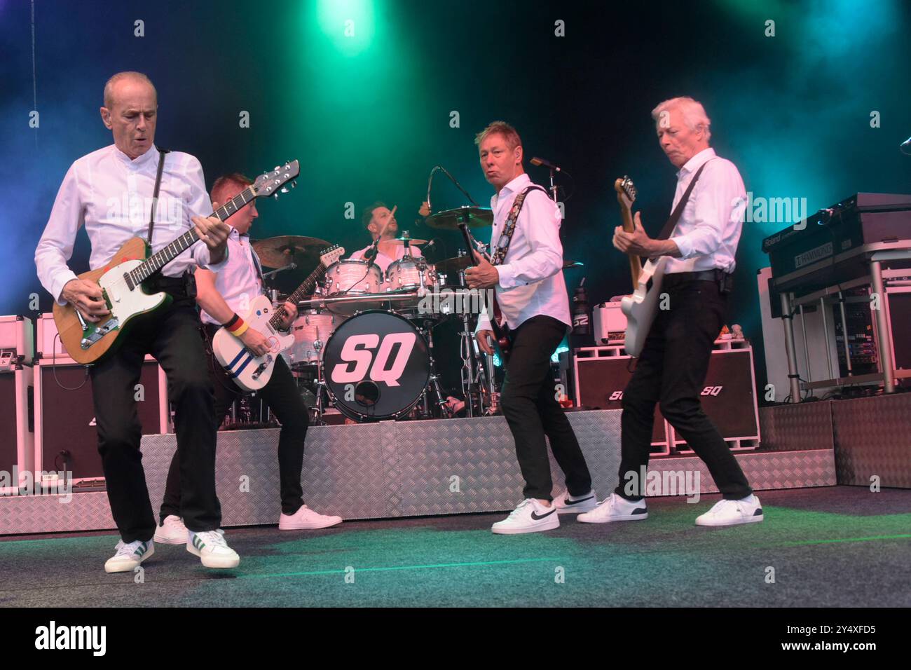 Francis Rossi Gesang, Gitarre, Richie Malone Gitarrist, Leon Cave Schlagzeug, John Edward Bass e Andrew Brown Keybord, Gitarre geben ein Konzert mit ihrer Band Status Quo im Schlosspark Oranienburg. *** Francis Rossi voce, chitarra, Richie Malone chitarrista, Leon Cave batteria, John Edward basso e Andrew Brown tastiera, chitarra dare un concerto con la loro band Status Quo nello Schlosspark Oranienburg Foto Stock