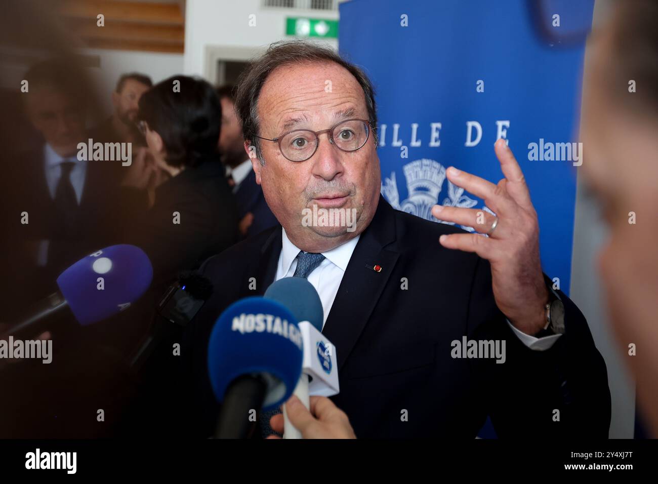 Marsiglia, Francia. 19 settembre 2024. L'ex presidente della Repubblica francese Francois Hollande parla alla stampa durante il suo viaggio a Marsiglia. L'ex presidente francese Francois Hollande si recò a Marsiglia per firmare un accordo tra la sua fondazione e la città di Marsiglia. (Foto di Denis Thaust/SOPA Images/Sipa USA) credito: SIPA USA/Alamy Live News Foto Stock