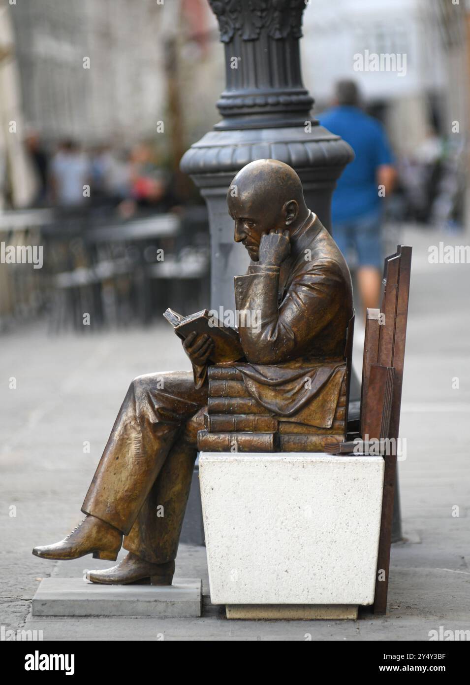 Trieste: Statua di Gabriele d'Annunzio in Piazza della Borsa, Italia Foto Stock