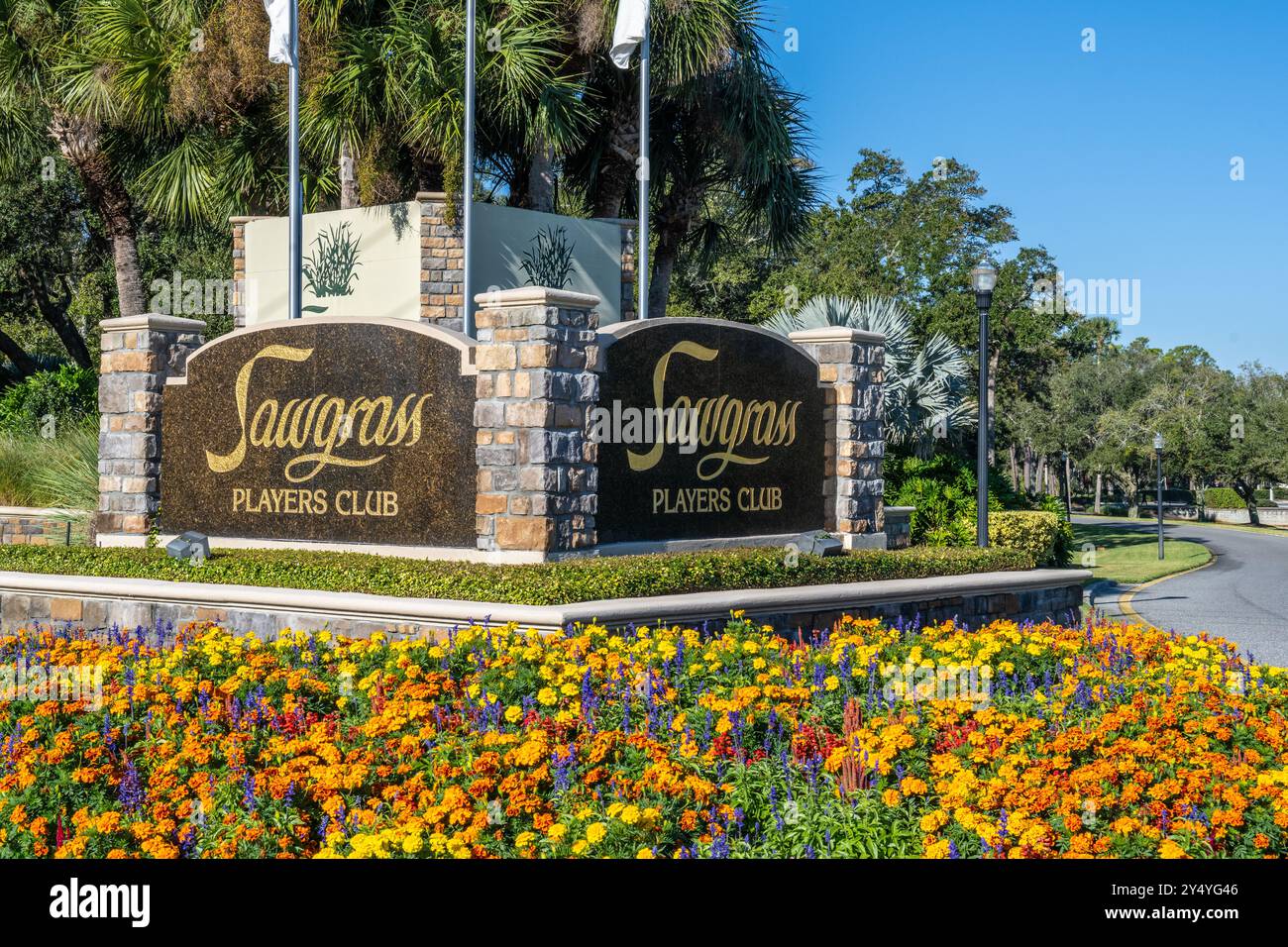 Ingresso lungo la Florida A1A per il Sawgrass Players Club, una comunità privata con recinzione e sede del campionato di golf PLAYERS a Ponte Vedra Beach, Florida. Foto Stock