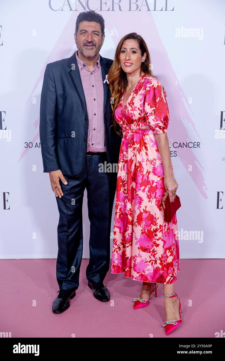 Tony Aguilar e Nelly Martínez partecipano alla cena di beneficenza "Cancer Ball" presentata da Elle Magazine al photocall del Royal Theatre il 20 ottobre 2022 a Madrid, Spagna. Foto Stock