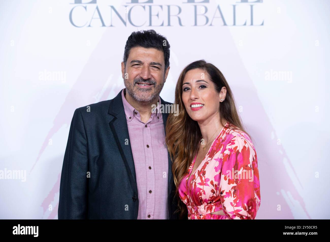 Tony Aguilar e Nelly Martínez partecipano alla cena di beneficenza "Cancer Ball" presentata da Elle Magazine al photocall del Royal Theatre il 20 ottobre 2022 a Madrid, Spagna. Foto Stock