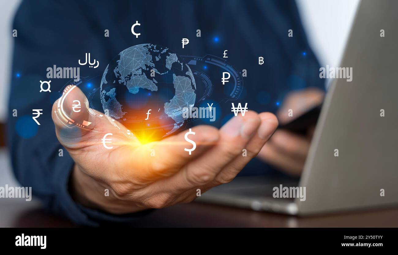 Concetto di pagamento interbancario online. Uomo d'affari con simboli di valuta globale virtuale in mano. Trasferimenti di denaro e scambi di valuta tra il CU Foto Stock