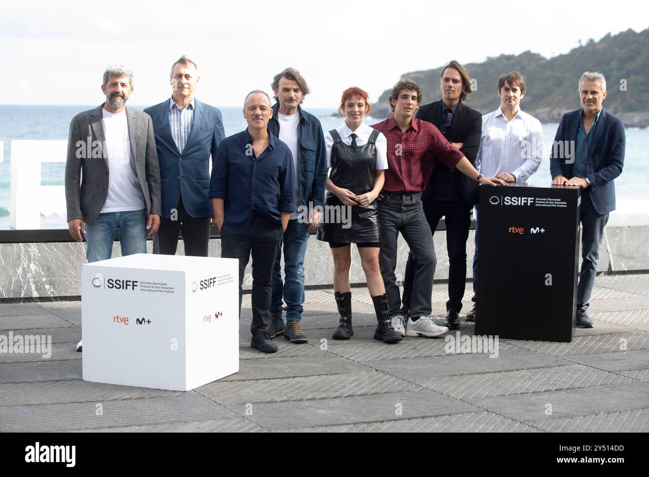 Miguel Herran, Javier Gutierrez, Fernando Tejero, il regista Alberto Rodriguez, Catalina Sopelana e Rafael Cobos hanno partecipato alla Photocall "Modelo 77" durante il 70° Festival Internazionale del Cinema di San Sebastian al Palazzo Kursaal il 16 settembre 2022 a Donostia / San Sebastian, Spagna. Foto Stock