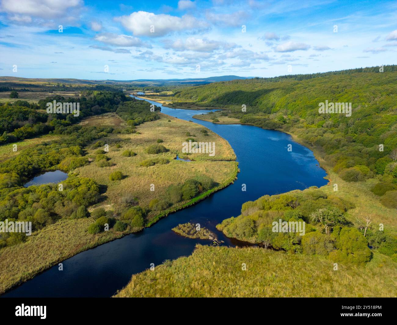 Vista aerea dal drone del fiume Cree vicino a Newton Stewart nel Galloway Forest Park e all'interno del nuovo Galloway National Park, Dumfries e Galloway Foto Stock