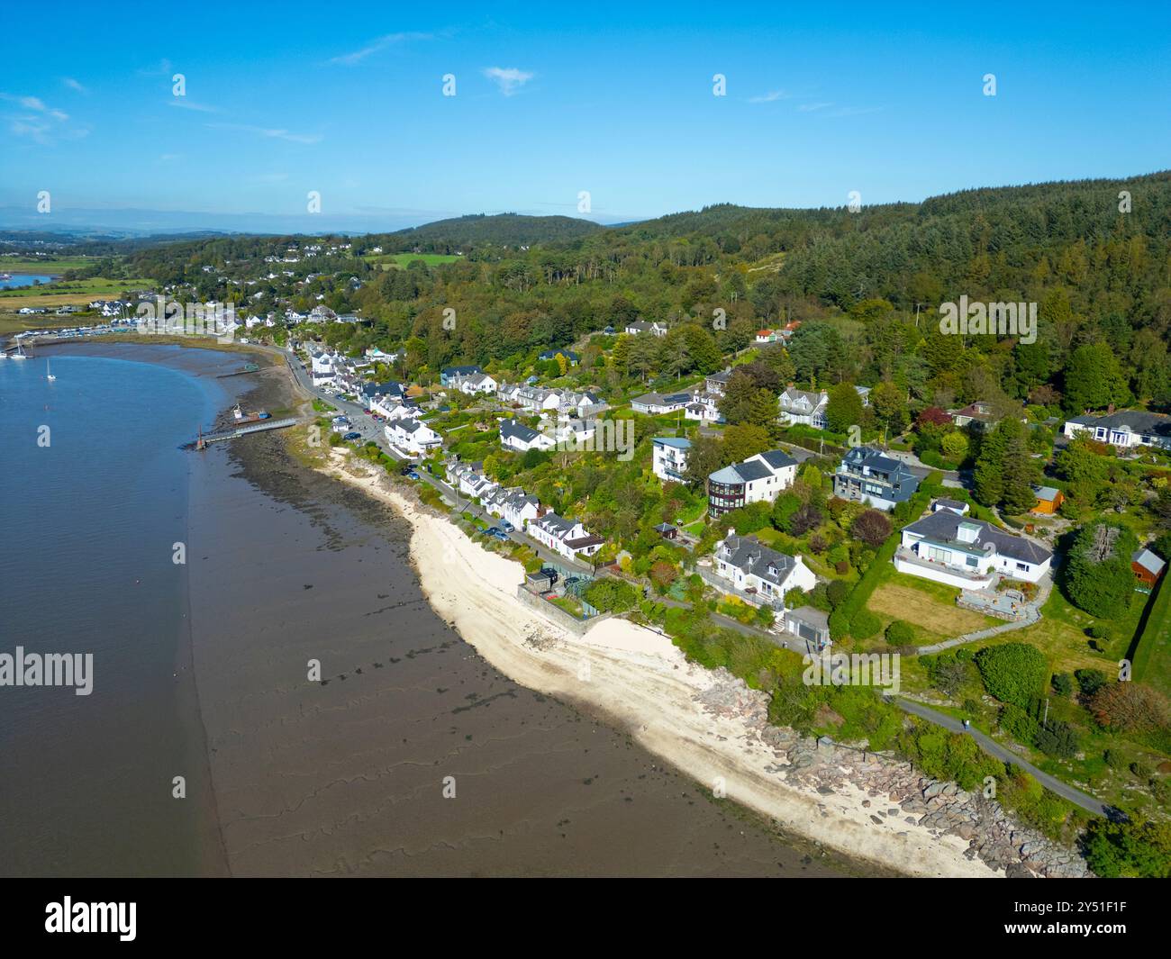 Vista aerea dal drone del villaggio di Kippford sul fiume Urr Water sulla costa di Solway all'interno del nuovo Galloway National Park, Dumfries e Galloway, SCO Foto Stock