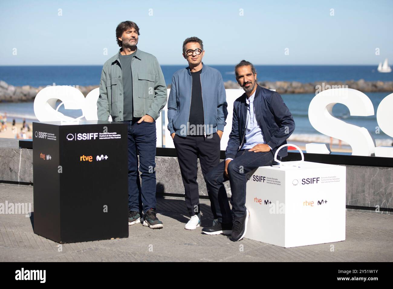 Alberto de Toro, Berto Romero e Javier Ruiz Caldera hanno partecipato a El Otro Lado The Other Side Photocall durante il 71° Festival Internazionale del Cinema di San Sebastian al Palazzo Kursaal il 25 settembre 2023 a Donostia / San Sebastian, Spagna. Foto Stock