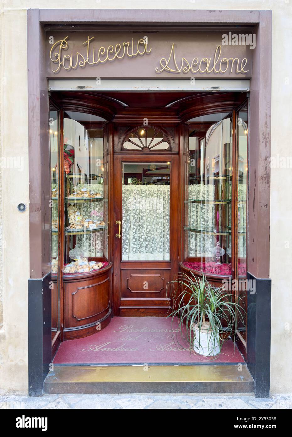 Galatina Puglia Italia. Andrea Ascalone Pasticceria, famosa per i suoi pasticciotti, un tipo di pasticceria italiana ripiena Foto Stock