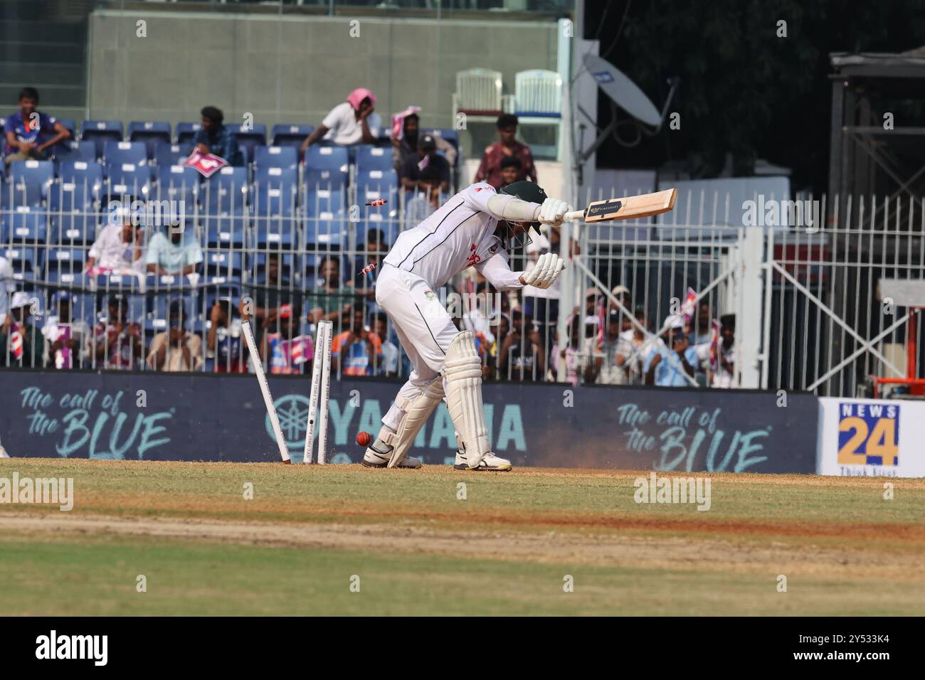 Bangladesh Tour of India 2024: 1st test - 2nd Day India V Bangladesh : in azione Bumrah a Taskin Ahmed, fuori bocciato!! Ecco perché Bumrah è così speciale. Un grande di tutti i tempi già e in lotta per la CAPRA. Taskin Ahmed b Bumrah 11(21) [4s-1] crediti: Seshadri SUKUMAR/Alamy Live News crediti: Seshadri SUKUMAR/Alamy Live News Foto Stock