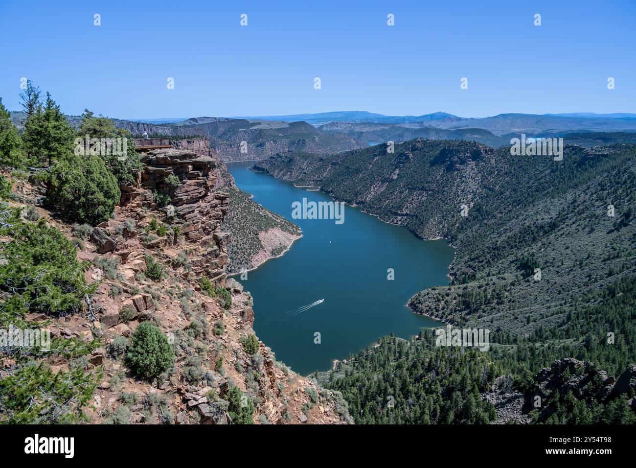 Crociera in motoscafo sul Green River, nella Flaming Gorge National Recreation area, nella Ashley National Forest, vicino a Dutch John, Utah. Foto Stock