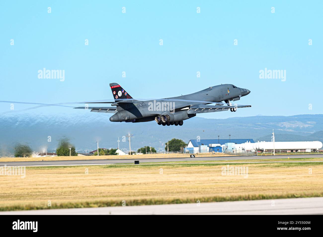 Un B-1B Lancer collegato al 37th Bomb Squadron decolla in supporto di un'esercitazione di addestramento Raider Reach presso la Ellsworth Air Force base, S.D., 16 settembre, Foto Stock