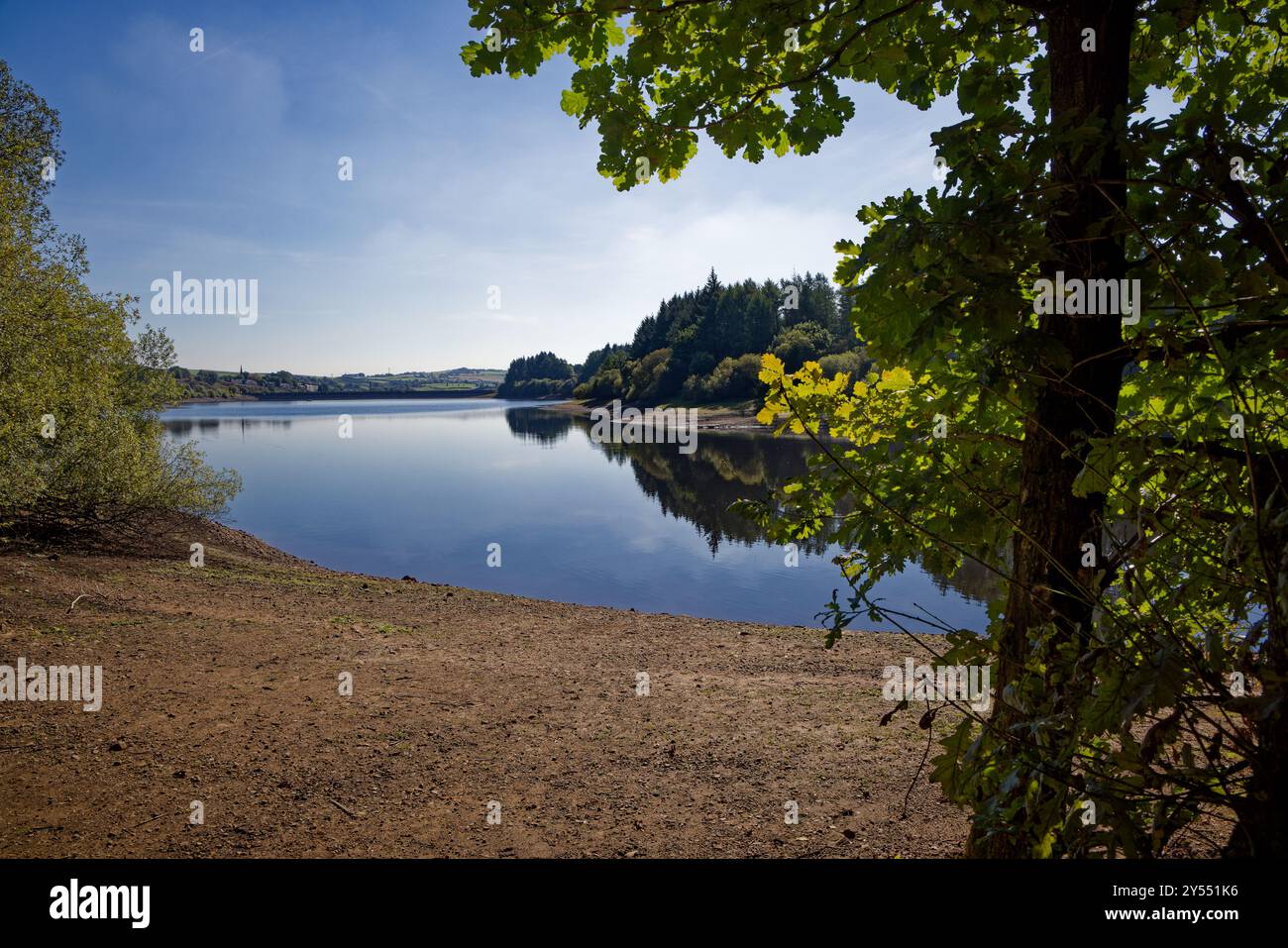 Livelli di acqua arretrati nel Wayoh Reservoir. Foto Stock