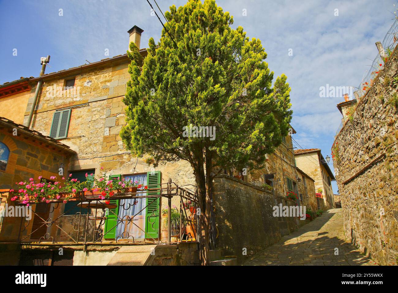 Situato in posizione centrale in una splendida valle, che vanta un'ampia vista, Vagliagli è uno dei più frequentati dai turisti per la bellezza del Chianti Foto Stock