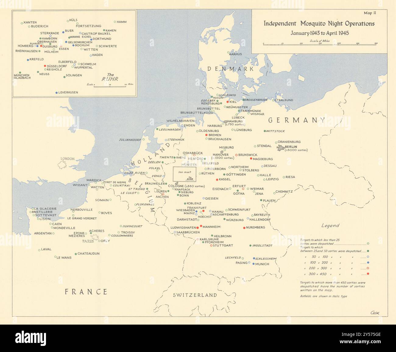 RAF Mosquito Aircraft operazioni notturne sortite 1943-45. Seconda Guerra Mondiale mappa del 1961 Foto Stock