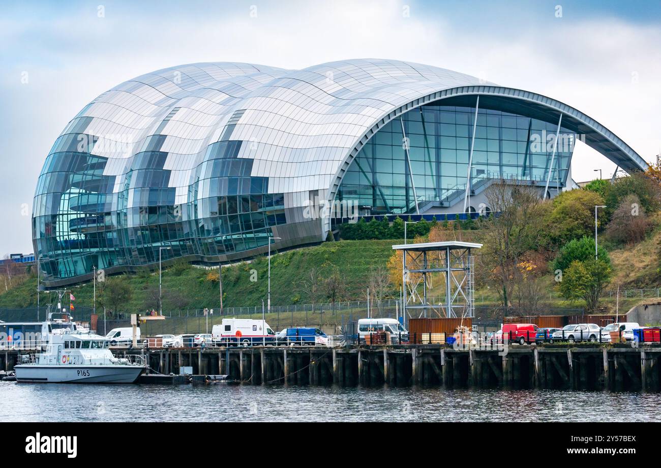 Sage Gateshead centro di cultura moderna costruzione in acciaio, sul fiume Tyne, Newcastle Upon Tyne, England, Regno Unito Foto Stock