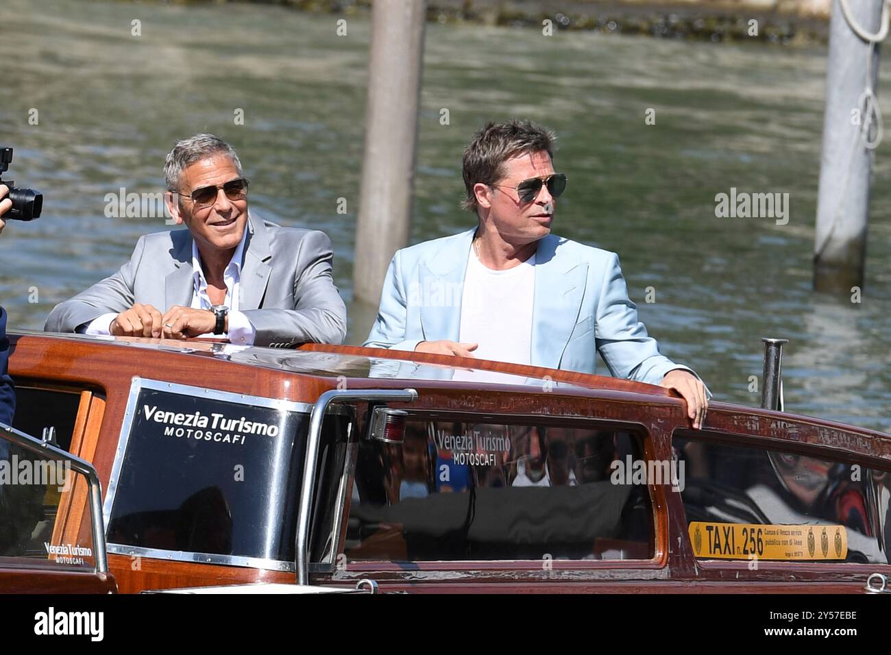 VENEZIA, ITALIA - 1 SETTEMBRE: George Clooney e Brad Pitt arrivano al concorso fotografico della Mostra Internazionale d'Arte cinematografica di Venezia per "Wolf" di Apple Original Films Foto Stock