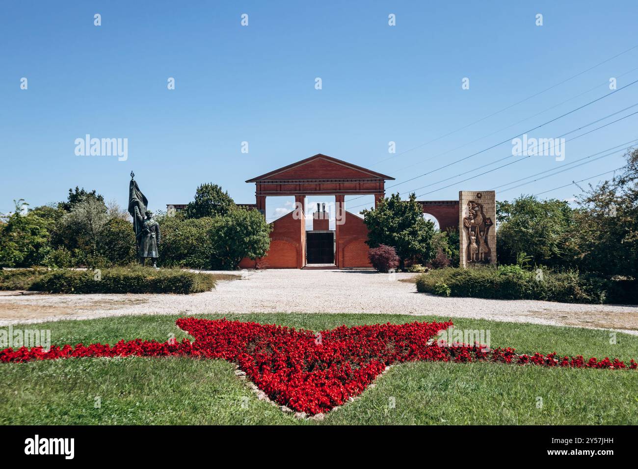 Budapest, Ungheria - 10 agosto 2024: Memento Park, un museo all'aperto a Budapest, dedicato alle statue monumentali e alle targhe scolpite dell'Ungheria Foto Stock