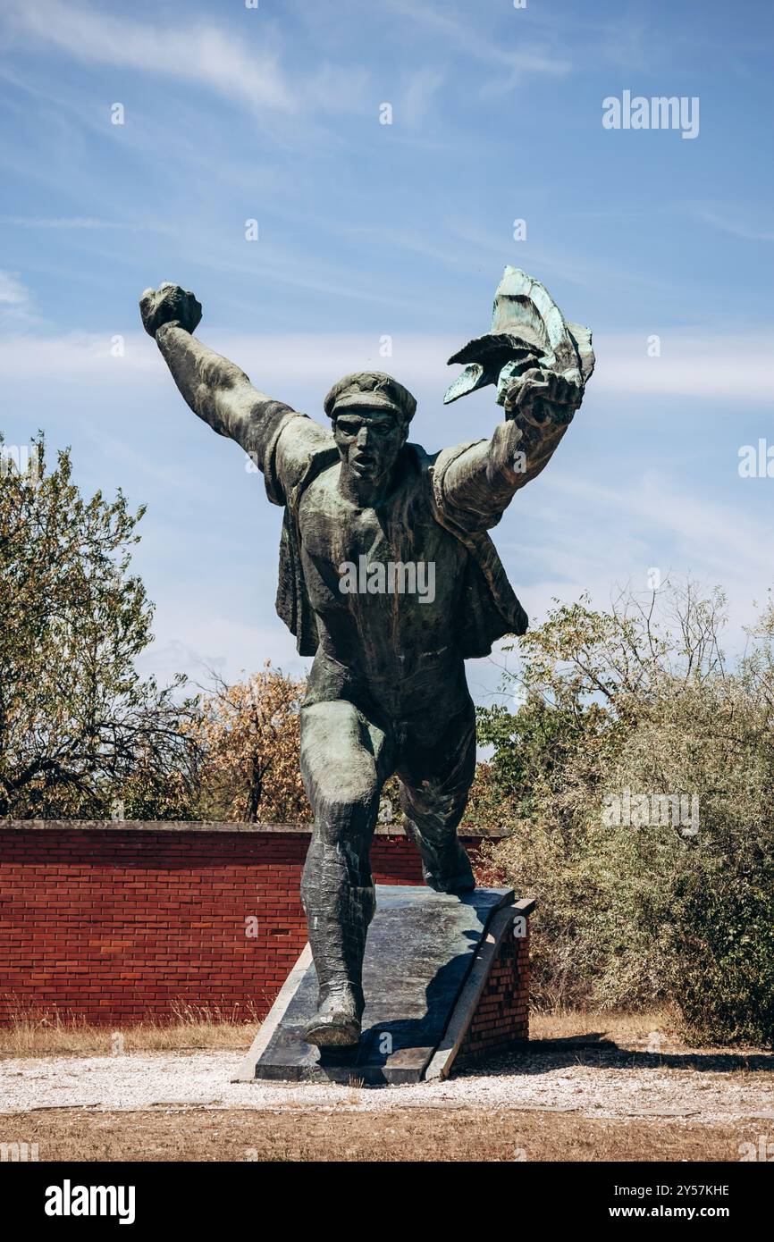 Budapest, Ungheria - 10 agosto 2024: Monumento della Repubblica dei Consigli, artista Istvan Kiss, 1969. Parco dei ricordi. Foto Stock