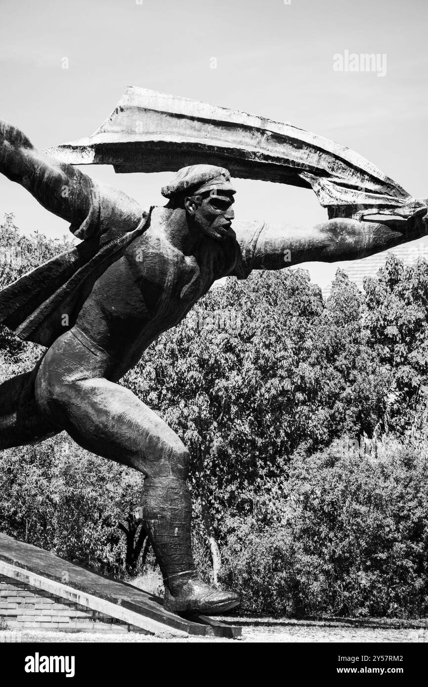 Budapest, Ungheria - 10 agosto 2024: Monumento della Repubblica dei Consigli, artista Istvan Kiss, 1969. Parco dei ricordi. Foto Stock