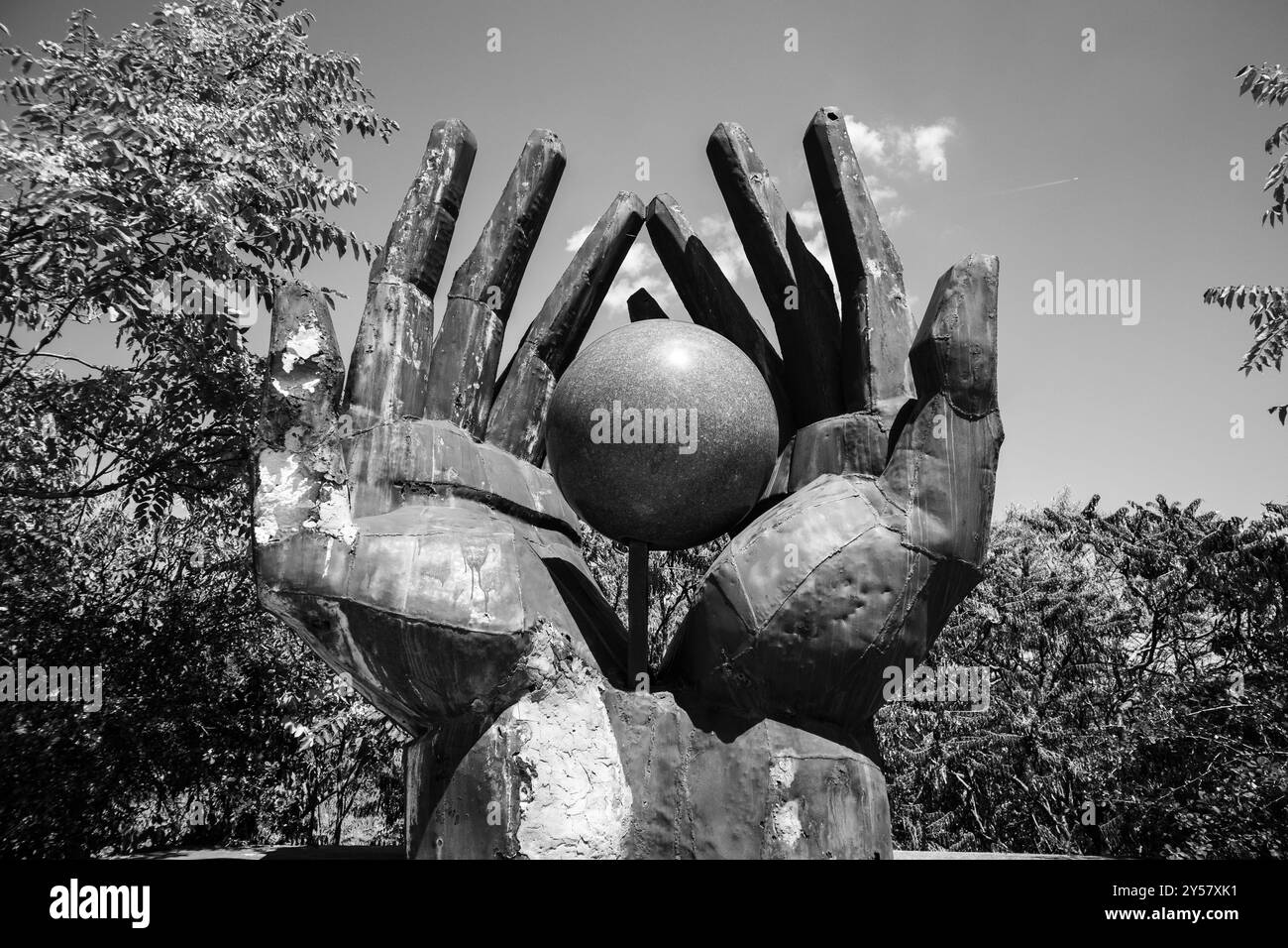 Budapest, Ungheria - 10 agosto 2024: Memoriale del movimento dei lavoratori, artista Istvan Kiss, 1976. Parco Memento Foto Stock