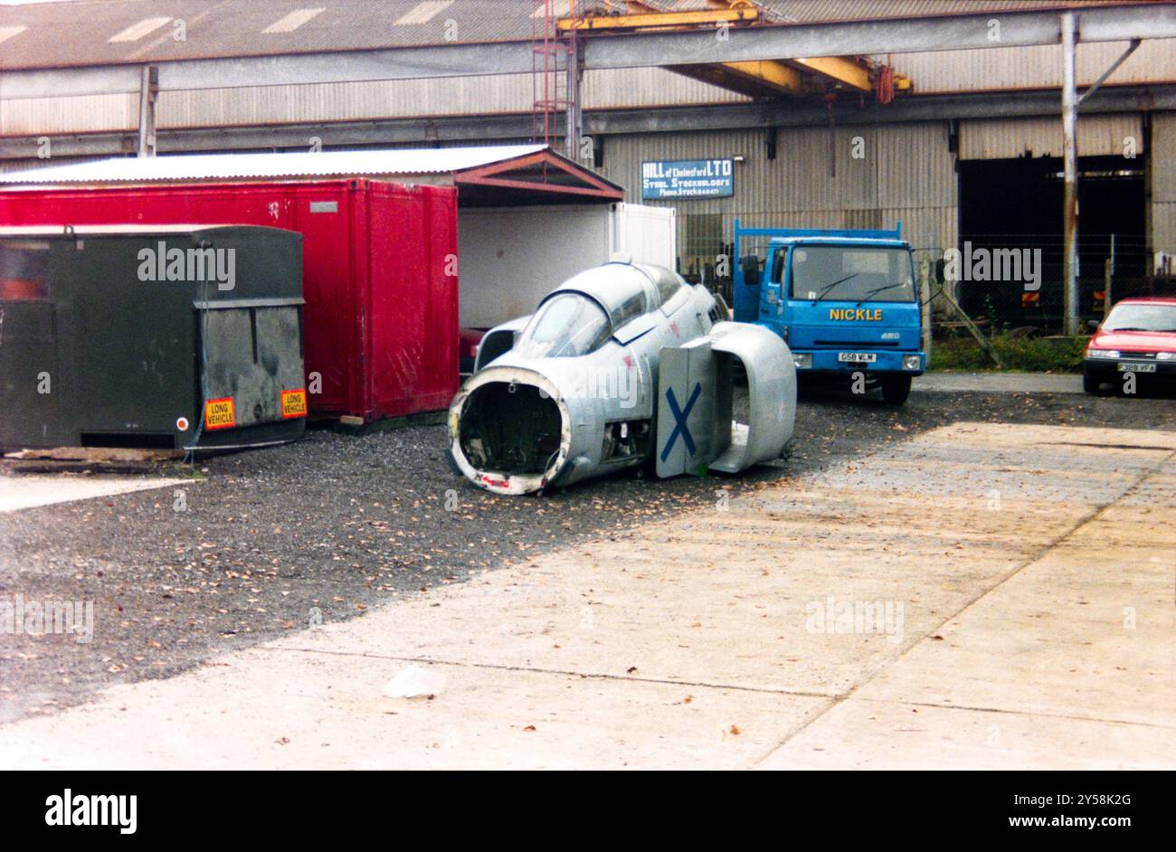 Ex aereo da caccia F-4 Phantom II della Royal Air Force McDonnell Douglas presso il deposito rottami Hanningfield Metals, Essex, Regno Unito. Demolito dopo aver servito con il RAF numero 56 (Fighter) Squadron presso la base aerea di Wattisham Foto Stock