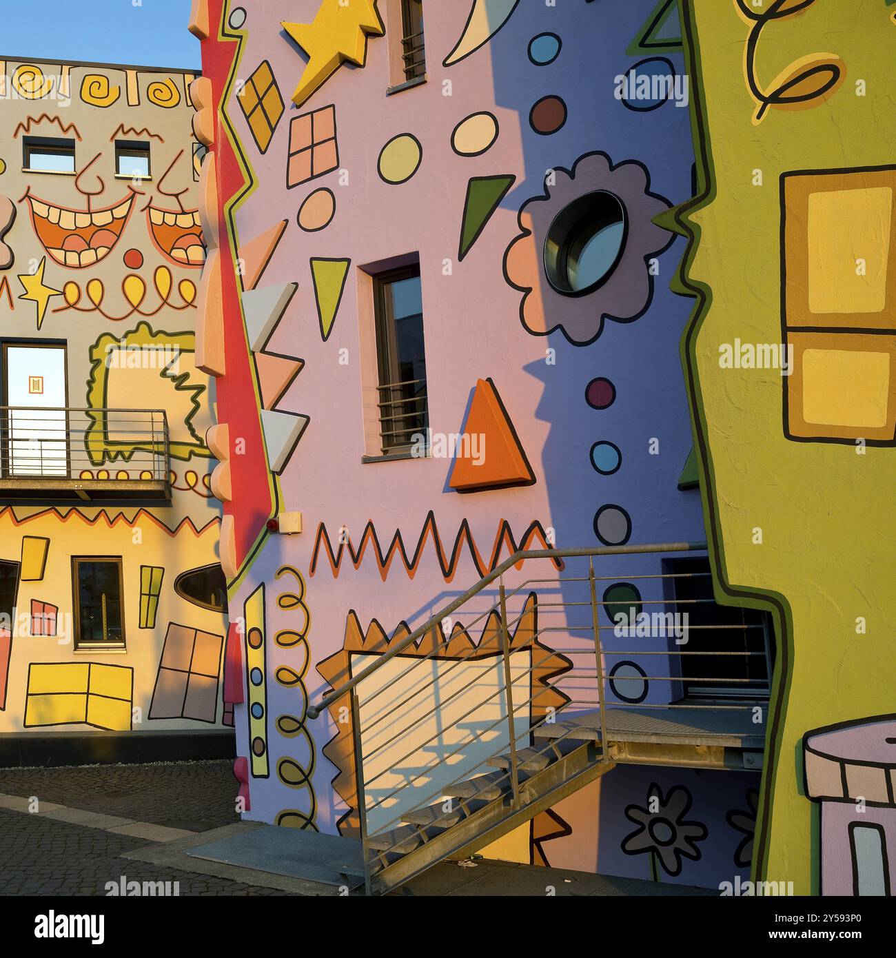 Happy Rizzi House, disegnata dall'artista James Rizzi in dipinti di pop art, dettaglio, Braunschweig, bassa Sassonia, Germania, Europa Foto Stock