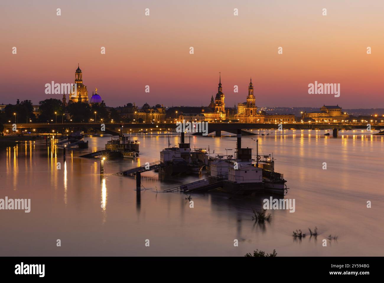 Un sistema di bassa pressione determinante per il clima si sta spostando dal nord Italia su una cosiddetta pista Vb attraverso l'Austria e la Repubblica Ceca verso la Polonia, portando Foto Stock
