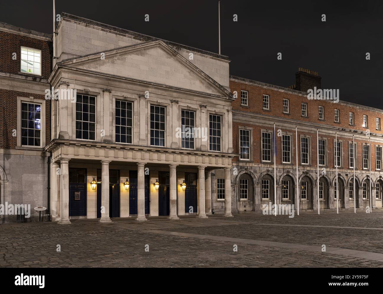 Ingresso illuminato agli appartamenti di stato del Castello di Dublino, Dublino, Irlanda, Europa Foto Stock