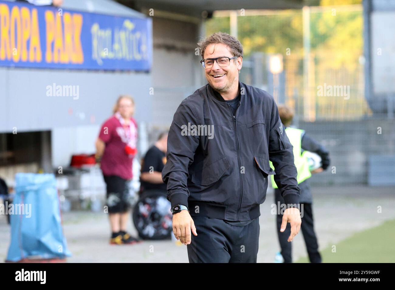 Friburgo Im Breisgau, Germania. 20 settembre 2024. Trainer Benedetto Muzzicato (SC Freiburg II/U23) hatte gut lachen beim Spiel der Fussball-RL SW 24-25: 9. Sptg: SC Freiburg II vs Bahlinger SC/dpa/Alamy Live News Foto Stock