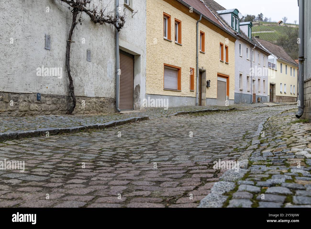 Drenaggio delle acque piovane per le strade di Friburgo senza fognature piovane Foto Stock