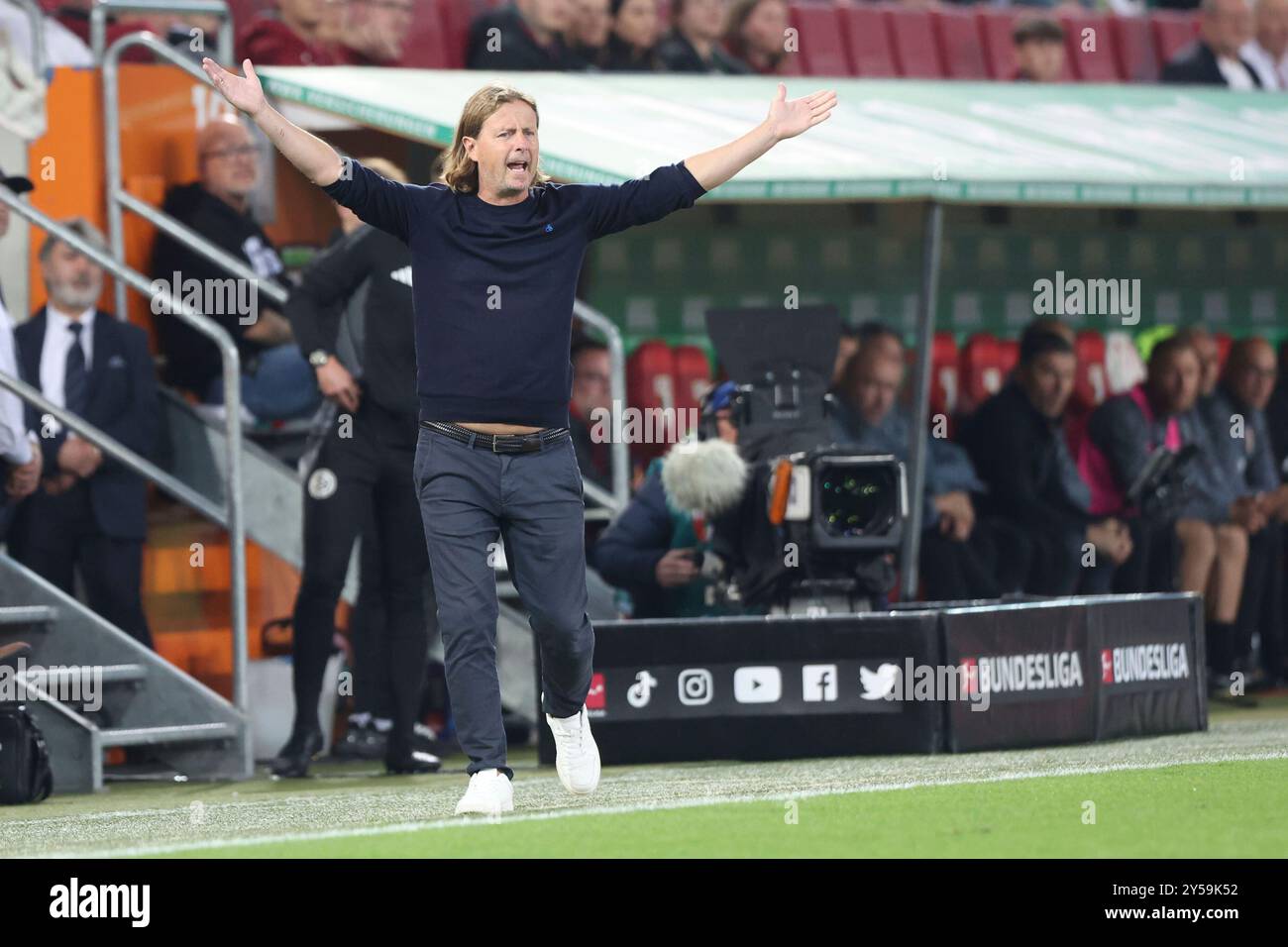 Augusta, Germania 20. 1 settembre 2024. BL - 2024/2025 - FC Augsburg vs. 1. FSV Mainz 05 IM Bild: Il formatore Bo Henriksen (Trainer 1.FSV Mainz 95) /// le normative DFB vietano qualsiasi uso di fotografie come sequenze di immagini e/o quasi-video. /// Foto Stock