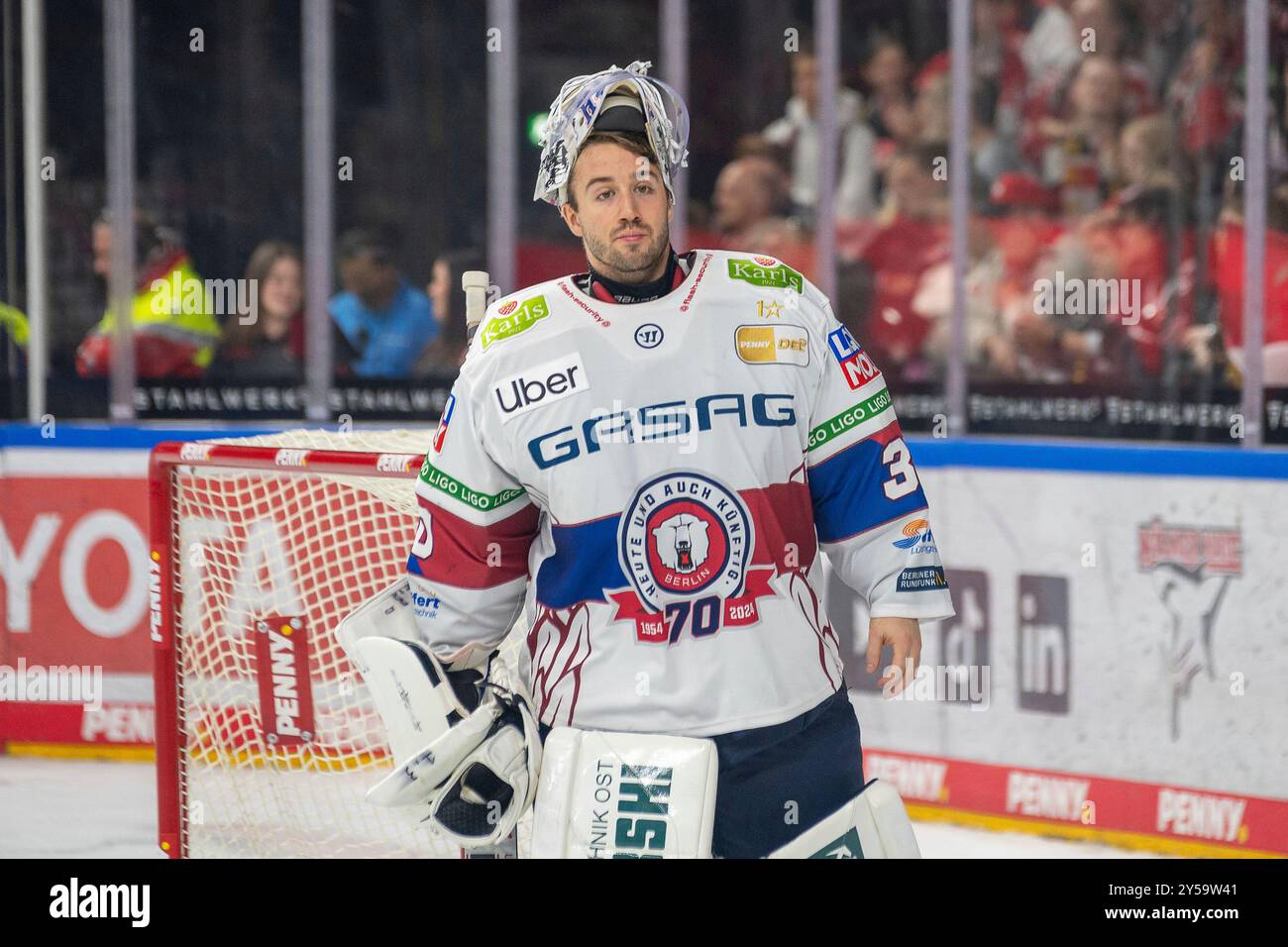 20.09.2024, Eishockey: Penny DEL, Saison 2024/2025, 01. Spieltag, Koelner Haie - Eisbaeren Berlin in der Lanxess Arena di Koeln. Jake Hildebrand (Eisbaeren Berlin, #30). Foto: Kirchner-Media/TH Foto Stock