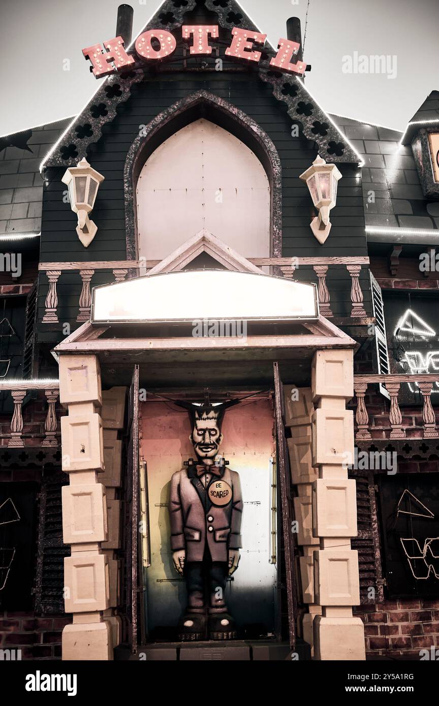 Luci di Blackpool autunno 2024. L'hotel infestato dai fantasmi Foto Stock