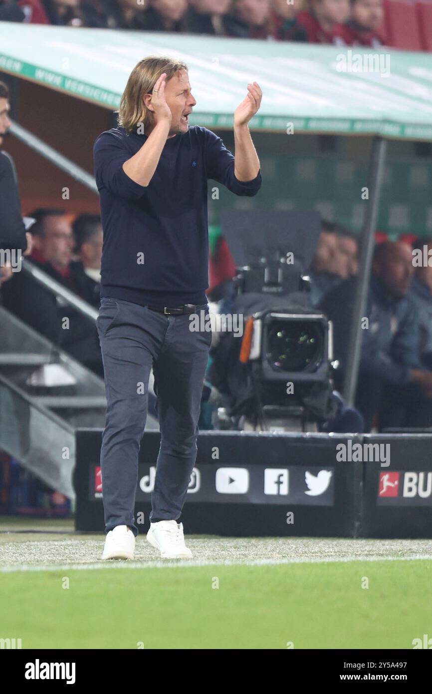 Augusta, Germania 20. 1 settembre 2024. BL - 2024/2025 - FC Augsburg vs. 1. FSV Mainz 05 IM Bild: Il formatore Bo Henriksen (Trainer 1.FSV Mainz 95) /// le normative DFB vietano qualsiasi uso di fotografie come sequenze di immagini e/o quasi-video. /// Foto Stock